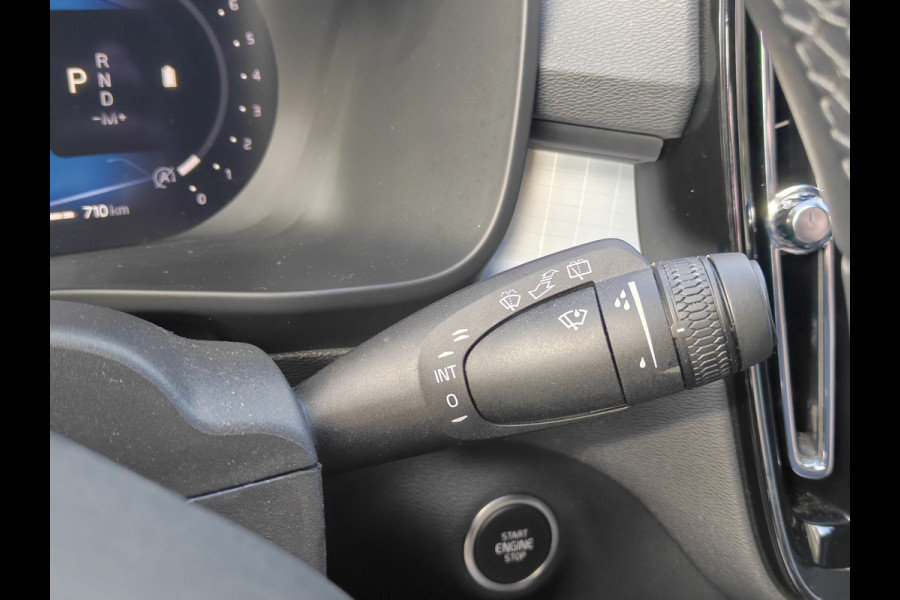 Volvo XC40 B4 211PK Plus Dark | BLIS | Trekhaak | H&K | Verwarm. Stoelen+Stuur | ACC | PDC V+A | Camera Achter |