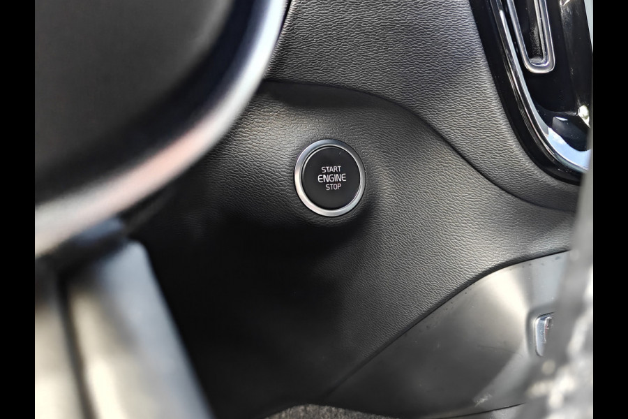 Volvo XC40 B4 211PK Plus Dark | BLIS | Trekhaak | H&K | Verwarm. Stoelen+Stuur | ACC | PDC V+A | Camera Achter |