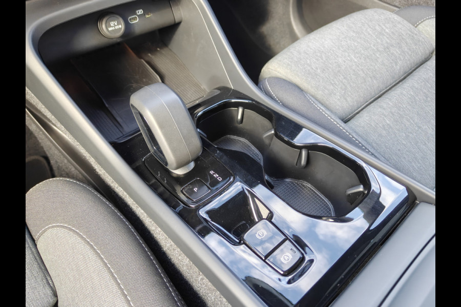 Volvo XC40 B4 211PK Plus Dark | BLIS | Trekhaak | H&K | Verwarm. Stoelen+Stuur | ACC | PDC V+A | Camera Achter |