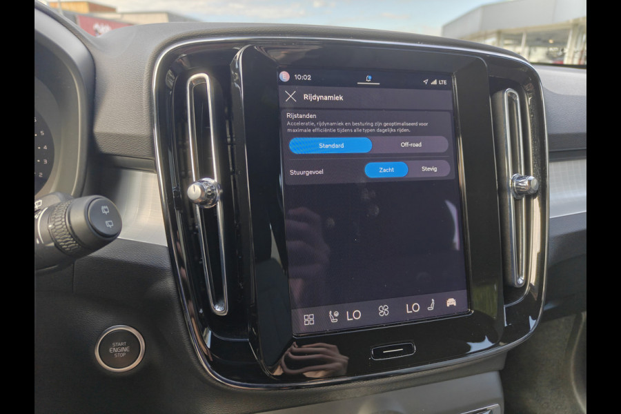 Volvo XC40 B4 211PK Plus Dark | BLIS | Trekhaak | H&K | Verwarm. Stoelen+Stuur | ACC | PDC V+A | Camera Achter |