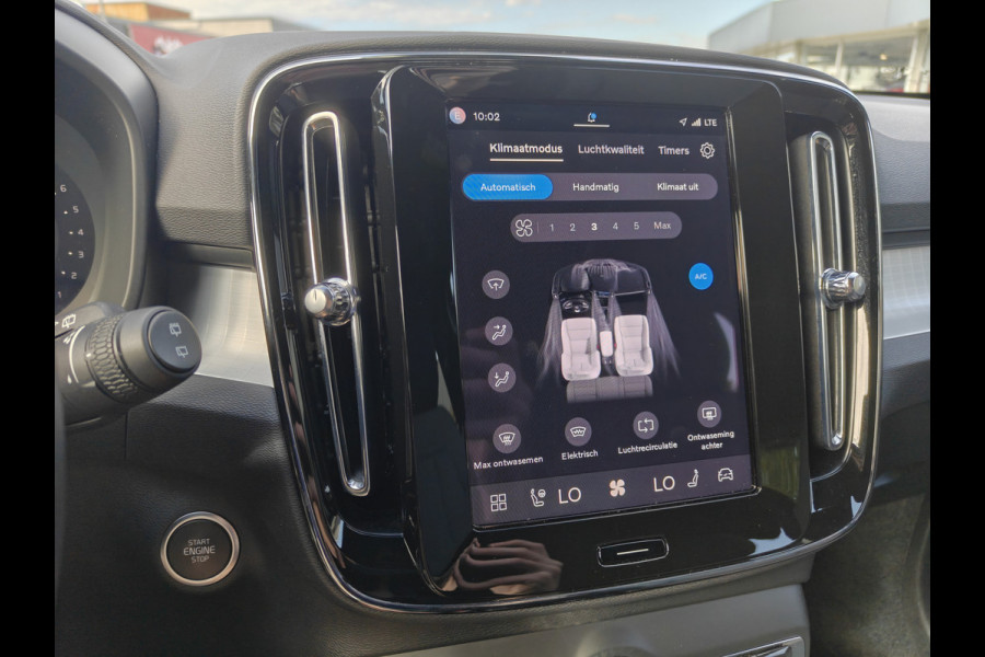 Volvo XC40 B4 211PK Plus Dark | BLIS | Trekhaak | H&K | Verwarm. Stoelen+Stuur | ACC | PDC V+A | Camera Achter |