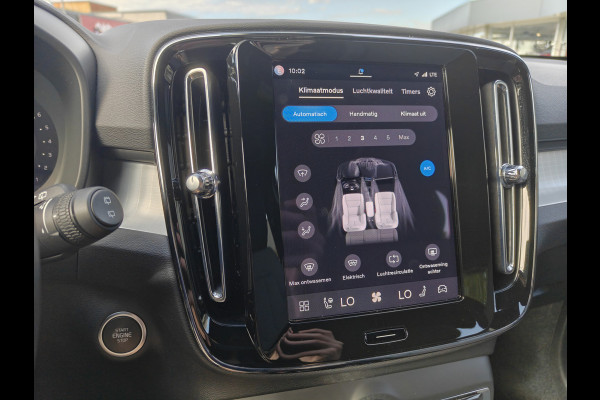 Volvo XC40 B4 211PK Plus Dark | BLIS | Trekhaak | H&K | Verwarm. Stoelen+Stuur | ACC | PDC V+A | Camera Achter |