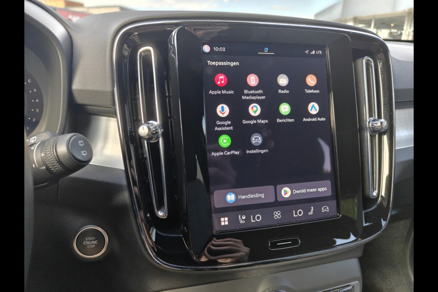 Volvo XC40 B4 211PK Plus Dark | BLIS | Trekhaak | H&K | Verwarm. Stoelen+Stuur | ACC | PDC V+A | Camera Achter |