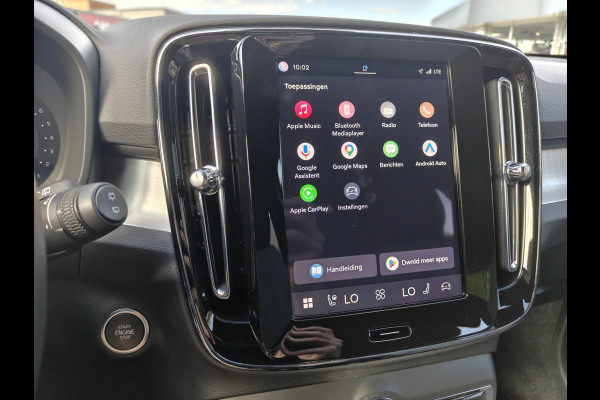 Volvo XC40 B4 211PK Plus Dark | BLIS | Trekhaak | H&K | Verwarm. Stoelen+Stuur | ACC | PDC V+A | Camera Achter |