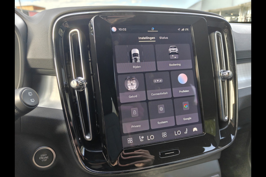 Volvo XC40 B4 211PK Plus Dark | BLIS | Trekhaak | H&K | Verwarm. Stoelen+Stuur | ACC | PDC V+A | Camera Achter |