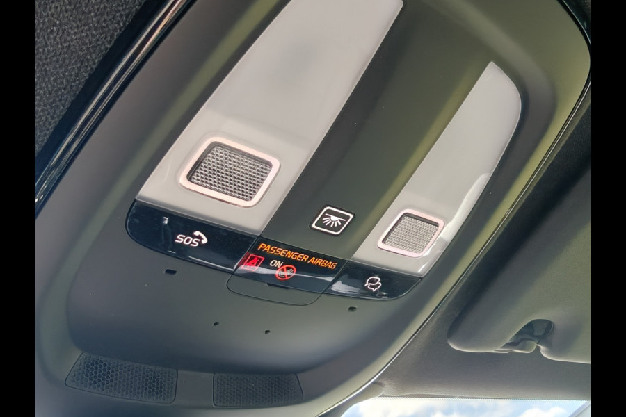 Volvo XC40 B4 211PK Plus Dark | BLIS | Trekhaak | H&K | Verwarm. Stoelen+Stuur | ACC | PDC V+A | Camera Achter |