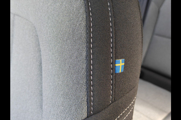 Volvo XC40 B4 211PK Plus Dark | BLIS | Trekhaak | H&K | Verwarm. Stoelen+Stuur | ACC | PDC V+A | Camera Achter |