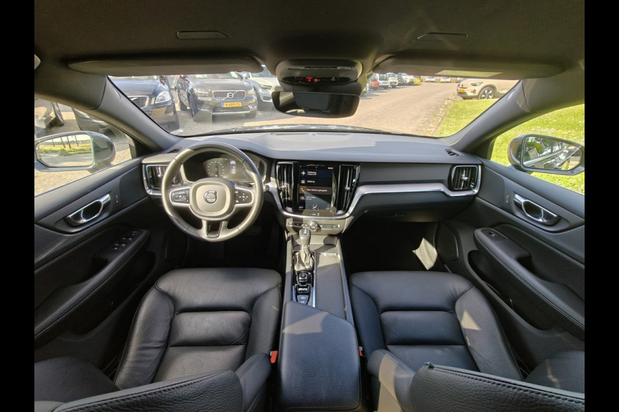 Volvo V60 T5 252PK Momentum | BLIS | Trekhaak | Elektr. Kofferklep | Carplay | ACC | PDC V+A | Camera Achter |