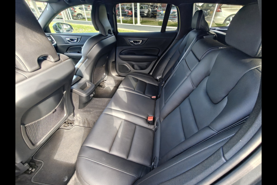 Volvo V60 T5 252PK Momentum | BLIS | Trekhaak | Elektr. Kofferklep | Carplay | ACC | PDC V+A | Camera Achter |