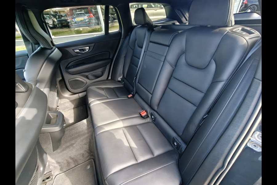 Volvo V60 T5 252PK Momentum | BLIS | Trekhaak | Elektr. Kofferklep | Carplay | ACC | PDC V+A | Camera Achter |