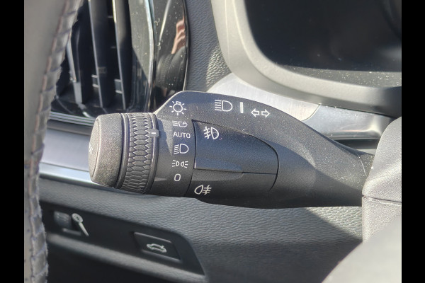 Volvo V60 T5 252PK Momentum | BLIS | Trekhaak | Elektr. Kofferklep | Carplay | ACC | PDC V+A | Camera Achter |