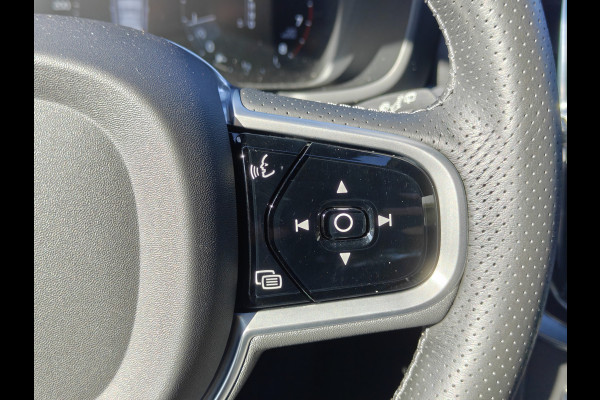 Volvo V60 T5 252PK Momentum | BLIS | Trekhaak | Elektr. Kofferklep | Carplay | ACC | PDC V+A | Camera Achter |