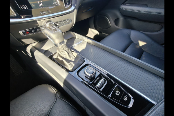 Volvo V60 T5 252PK Momentum | BLIS | Trekhaak | Elektr. Kofferklep | Carplay | ACC | PDC V+A | Camera Achter |