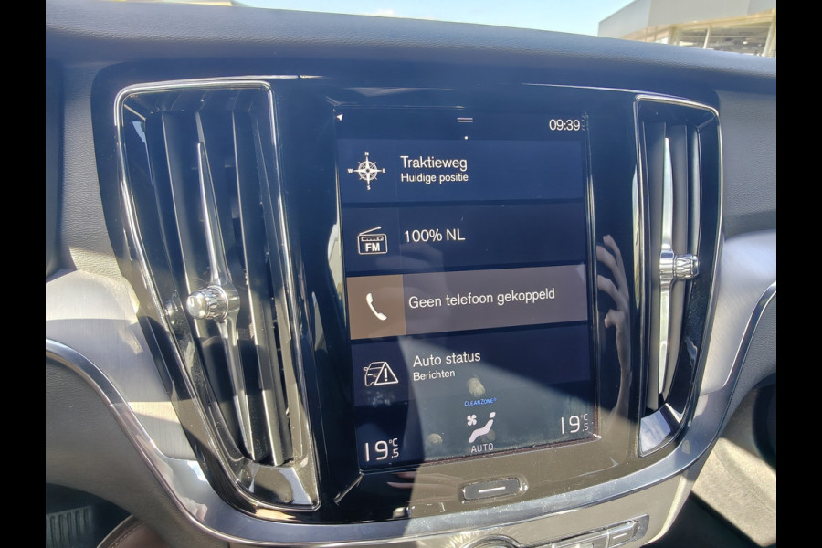 Volvo V60 T5 252PK Momentum | BLIS | Trekhaak | Elektr. Kofferklep | Carplay | ACC | PDC V+A | Camera Achter |