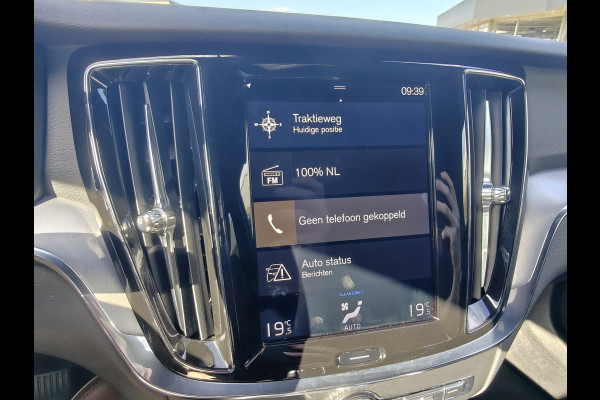 Volvo V60 T5 252PK Momentum | BLIS | Trekhaak | Elektr. Kofferklep | Carplay | ACC | PDC V+A | Camera Achter |