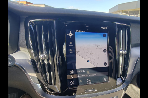 Volvo V60 T5 252PK Momentum | BLIS | Trekhaak | Elektr. Kofferklep | Carplay | ACC | PDC V+A | Camera Achter |