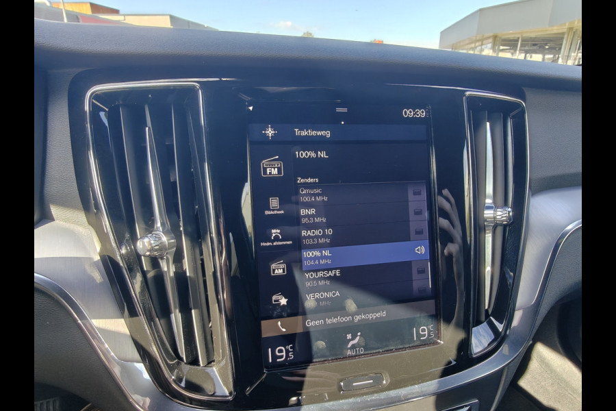 Volvo V60 T5 252PK Momentum | BLIS | Trekhaak | Elektr. Kofferklep | Carplay | ACC | PDC V+A | Camera Achter |