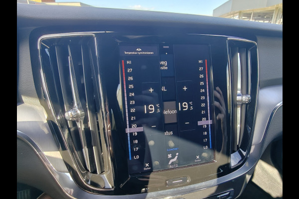 Volvo V60 T5 252PK Momentum | BLIS | Trekhaak | Elektr. Kofferklep | Carplay | ACC | PDC V+A | Camera Achter |