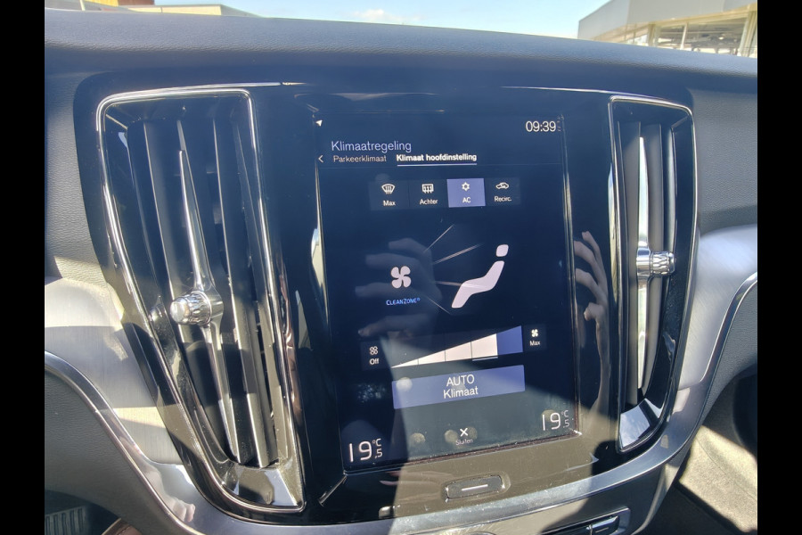 Volvo V60 T5 252PK Momentum | BLIS | Trekhaak | Elektr. Kofferklep | Carplay | ACC | PDC V+A | Camera Achter |