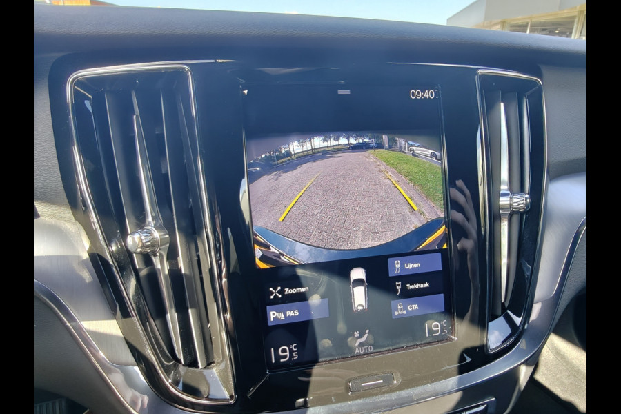 Volvo V60 T5 252PK Momentum | BLIS | Trekhaak | Elektr. Kofferklep | Carplay | ACC | PDC V+A | Camera Achter |