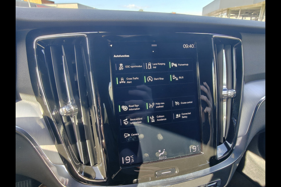 Volvo V60 T5 252PK Momentum | BLIS | Trekhaak | Elektr. Kofferklep | Carplay | ACC | PDC V+A | Camera Achter |
