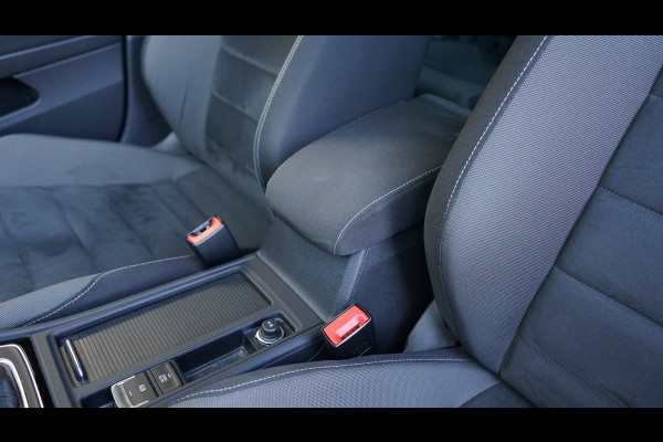 Volkswagen Golf 7.5 1.5 TSI R-Line ACC|ALCANTARA|CLIMA|DYNAUDIO|FULL LED|NAVIGATIE|STOELVERWARMING