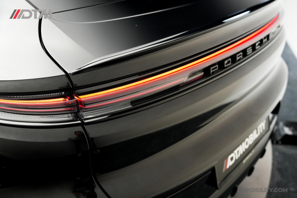 Porsche Cayenne Coupé 3.0 E-Hybrid Black Edition | Sportdesign | Trekhaak