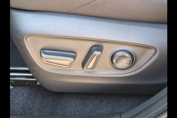 Toyota RAV4 Plug-in Hybrid 300 AWD Style | Head up display, December 2025, Dodehoekherkenning, Parkeersensoren, Stoel + Stuurverwarming