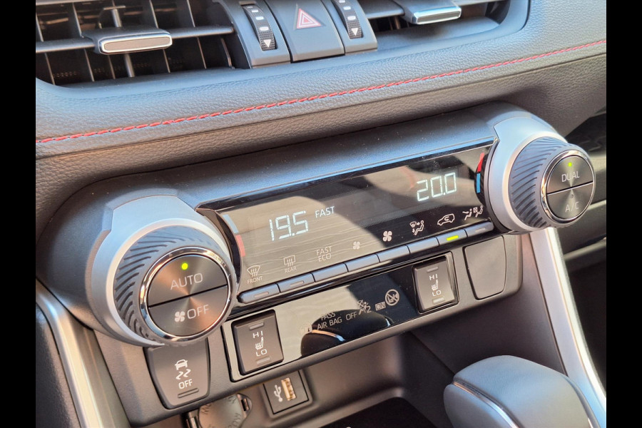 Toyota RAV4 Plug-in Hybrid 300 AWD Style | Head up display, December 2025, Dodehoekherkenning, Parkeersensoren, Stoel + Stuurverwarming