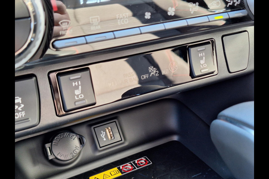 Toyota RAV4 Plug-in Hybrid 300 AWD Style | Head up display, December 2025, Dodehoekherkenning, Parkeersensoren, Stoel + Stuurverwarming