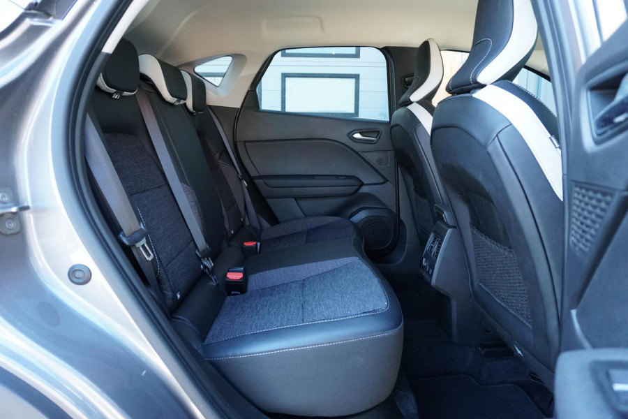 Renault Captur 1.6 E-Tech full hybrid 145 techno + CAMERA / APPLE CARPLAY / LED