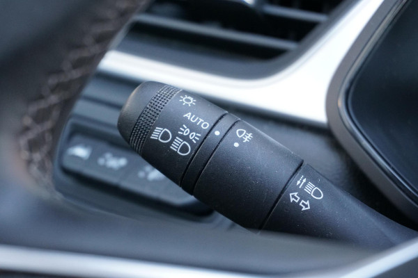 Renault Captur 1.6 E-Tech full hybrid 145 techno + CAMERA / APPLE CARPLAY / LED