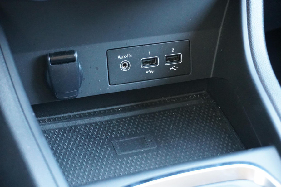 Renault Captur 1.6 E-Tech full hybrid 145 techno + CAMERA / APPLE CARPLAY / LED