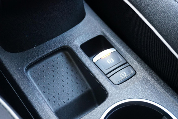 Renault Captur 1.6 E-Tech full hybrid 145 techno + CAMERA / APPLE CARPLAY / LED