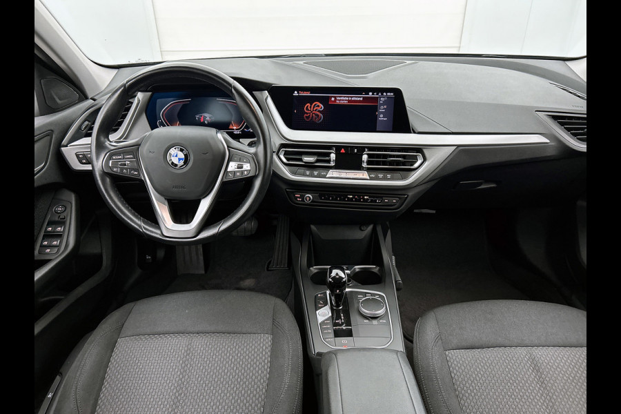 BMW 1-serie 118i Business Edition (NAVIGATIE, CARPLAY, PDC, LED, DEALER ONDERHOUDEN, 1e EIGENAAR)