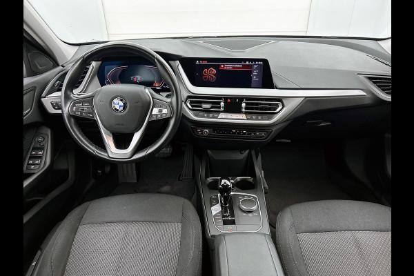 BMW 1-serie 118i Business Edition (NAVIGATIE, CARPLAY, PDC, LED, DEALER ONDERHOUDEN, 1e EIGENAAR)
