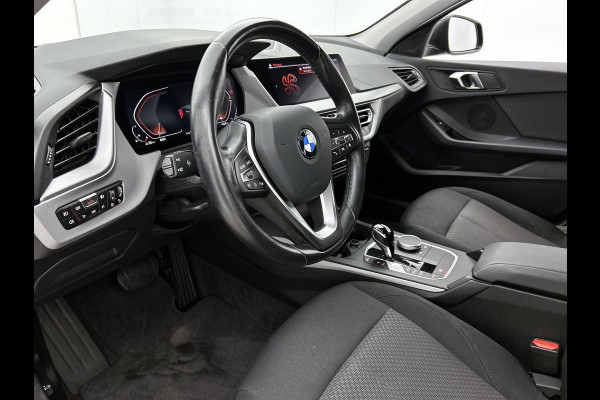 BMW 1-serie 118i Business Edition (NAVIGATIE, CARPLAY, PDC, LED, DEALER ONDERHOUDEN, 1e EIGENAAR)