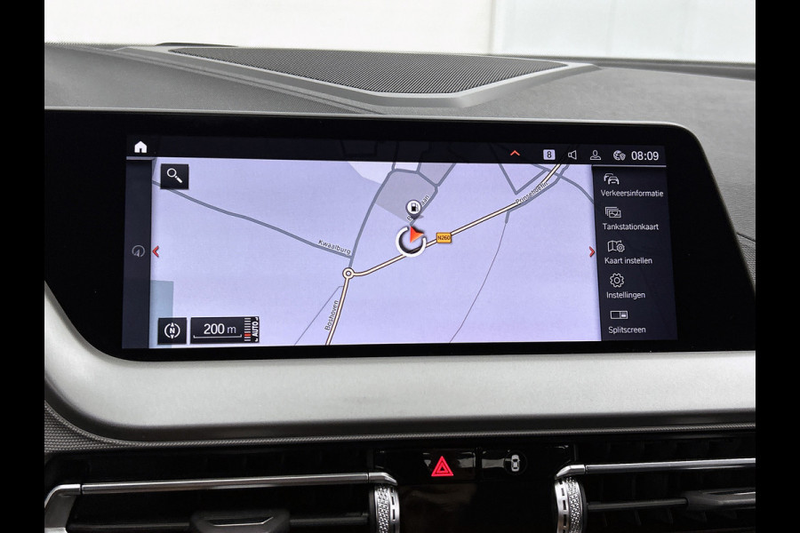 BMW 1-serie 118i Business Edition (NAVIGATIE, CARPLAY, PDC, LED, DEALER ONDERHOUDEN, 1e EIGENAAR)