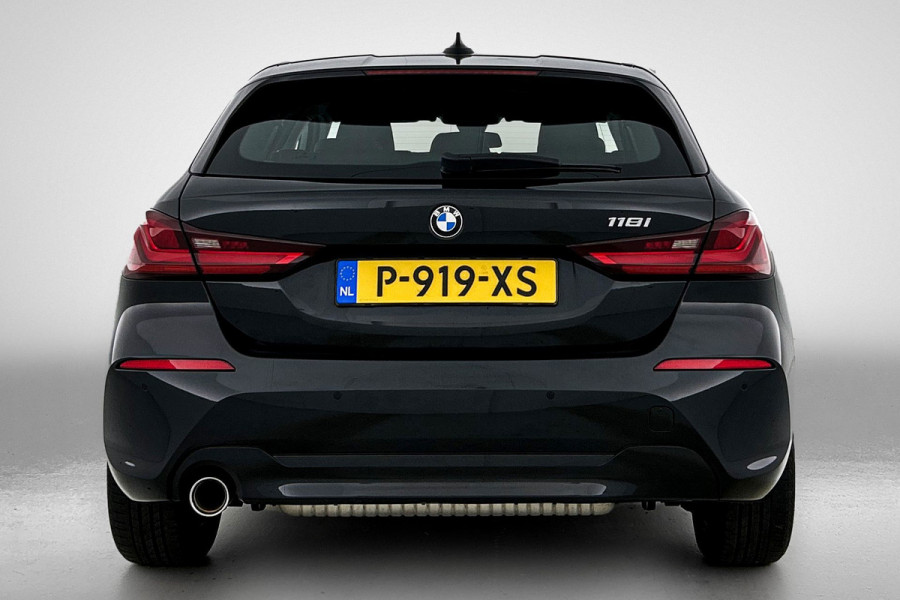 BMW 1-serie 118i Business Edition (NAVIGATIE, CARPLAY, PDC, LED, DEALER ONDERHOUDEN, 1e EIGENAAR)