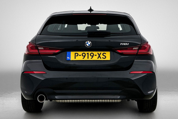 BMW 1-serie 118i Business Edition (NAVIGATIE, CARPLAY, PDC, LED, DEALER ONDERHOUDEN, 1e EIGENAAR)
