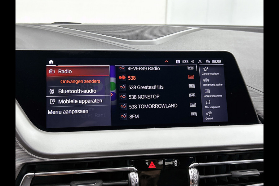 BMW 1-serie 118i Business Edition (NAVIGATIE, CARPLAY, PDC, LED, DEALER ONDERHOUDEN, 1e EIGENAAR)
