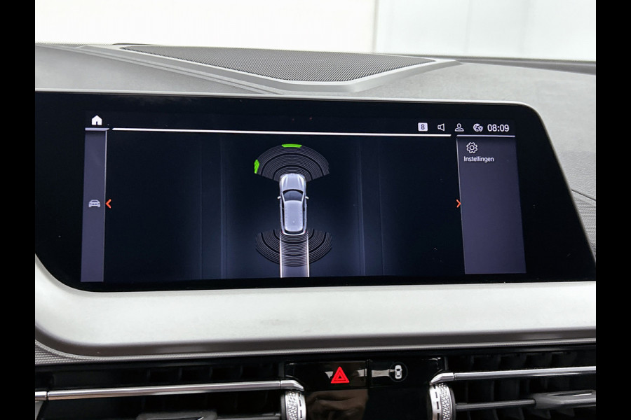BMW 1-serie 118i Business Edition (NAVIGATIE, CARPLAY, PDC, LED, DEALER ONDERHOUDEN, 1e EIGENAAR)