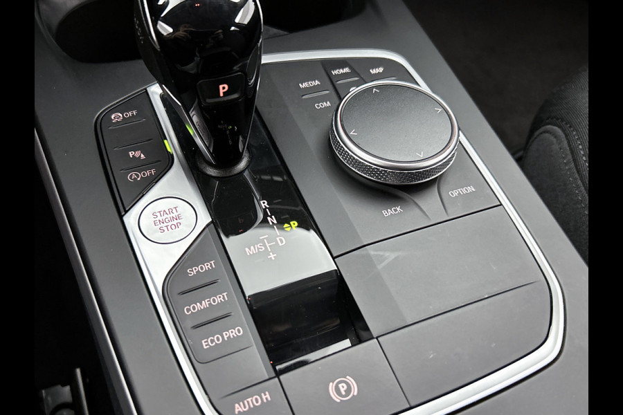 BMW 1-serie 118i Business Edition (NAVIGATIE, CARPLAY, PDC, LED, DEALER ONDERHOUDEN, 1e EIGENAAR)