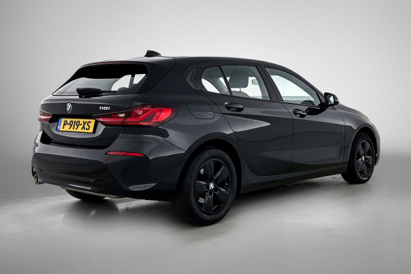 BMW 1-serie 118i Business Edition (NAVIGATIE, CARPLAY, PDC, LED, DEALER ONDERHOUDEN, 1e EIGENAAR)