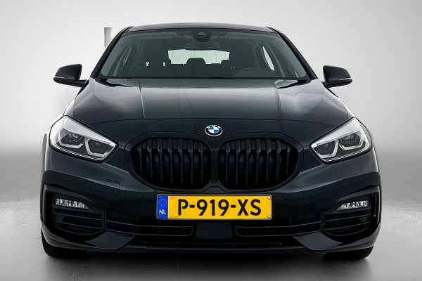 BMW 1-serie 118i Business Edition (NAVIGATIE, CARPLAY, PDC, LED, DEALER ONDERHOUDEN, 1e EIGENAAR)