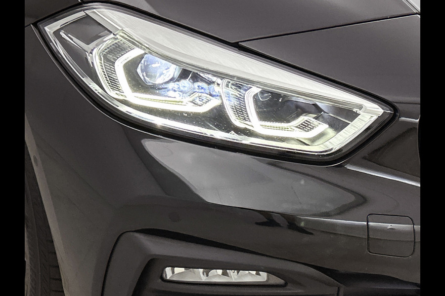 BMW 1-serie 118i Business Edition (NAVIGATIE, CARPLAY, PDC, LED, DEALER ONDERHOUDEN, 1e EIGENAAR)