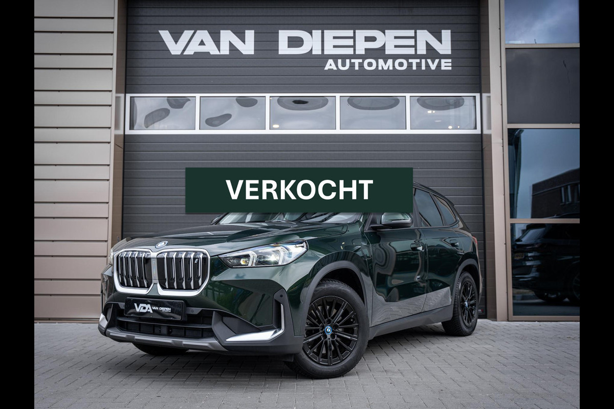 BMW iX1 xDrive30 67 kWh - Camera l Trekhaak l Keyless l Carplay