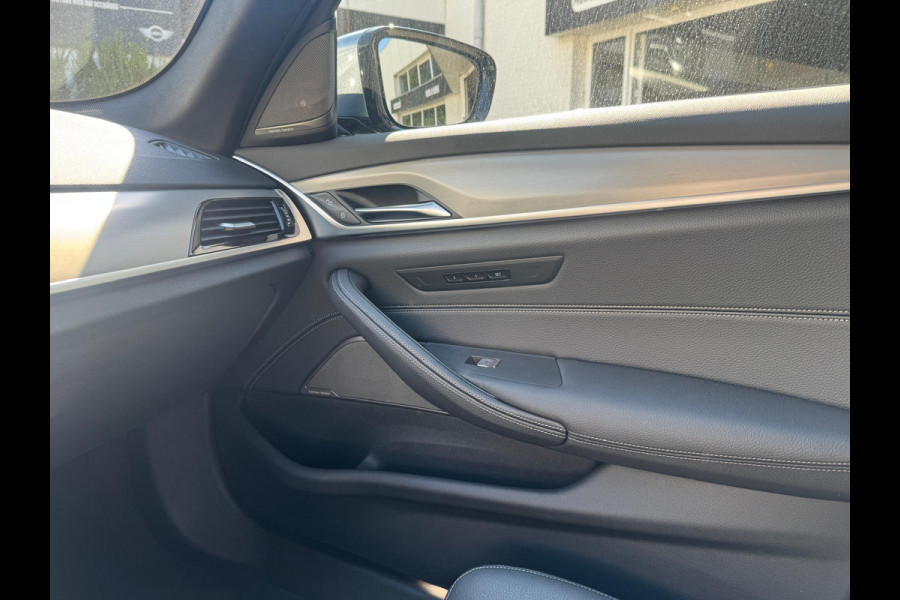 BMW 5 Serie Touring 530e M Sport | Soft Close | Head-Up | Comfort | Harman/Kardon | Panoramdak
