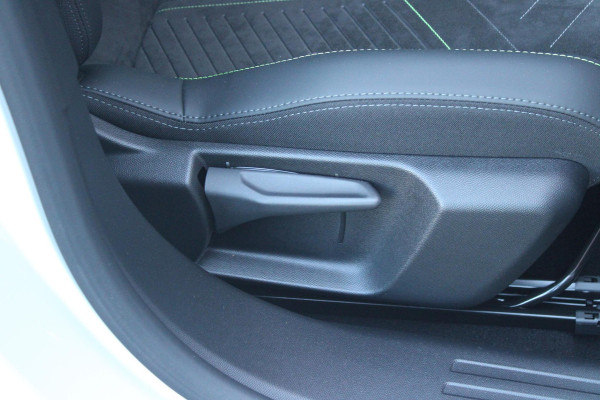 Peugeot e-2008 EV GT PACK 156PK 54 kWh | PANORAMISCH SCHUIF/KANTEL DAK | ALCANTARA EXECUTIVE INTERIOR INCL. VERWARMBARE VOORSTOELEN EN ELEKTRISCH VERSTELBARE BESTUURDERSSTOEL MET MASSAGE FUNCTIE | 18" LICHTMETALEN VELGEN "EVISSA" | VISION NAVIGATION & DRIVE ASSIST PLUS PACK: NAVIGATIE/DRAADLOZE TELEFOONLADER/ADAPTIVE CRUISE CONTROL MET LANE KEEPING & POSITIONING ASSIST INCL. STOP & GO FUNCTIE/HD-CAMERA VOOR/PASSIEVE DODEHOEKBEWAKING EN INSTAPVERLICHTING | WINTERPACK: STOELVERWARMING | WARMTEPOMP! | DRAADLOZE APPLE CARPLAY/ANDROID AUTO | FULL LED KOPLAMPEN | ACHTERUITRIJ CAMERA | PARK