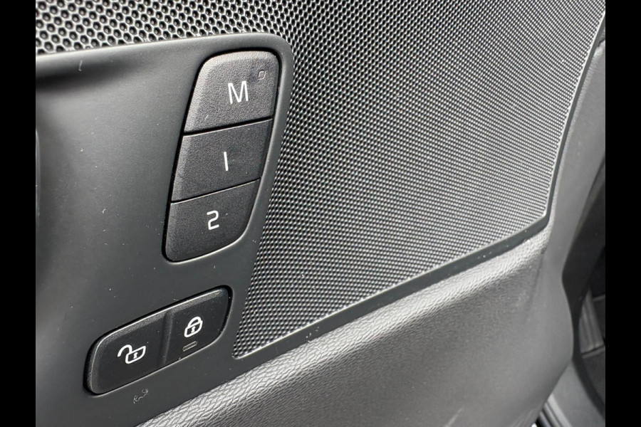 Volvo XC60 2.0 T8 Twin Engine AWD Inscription Pano-dak/Trekhaak/Luchtvering/Stoelverwarming